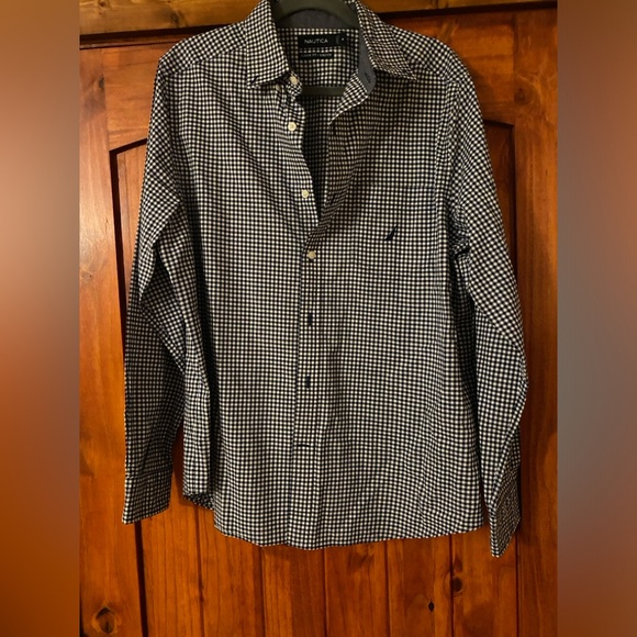 Nautica Mens Blue Button Up Long Sleeve Shirt w Stretch Size Medium Classic Fit - Picture 1 of 7